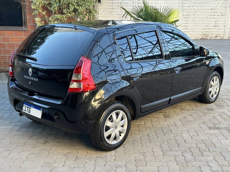 RENAULT - SANDERO - 2012/2012 - Preta - R$ 31.900,00