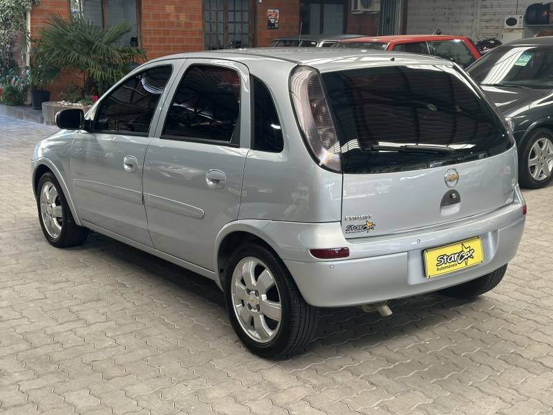 CHEVROLET - CORSA - 2007/2008 - Prata - R$ 27.800,00