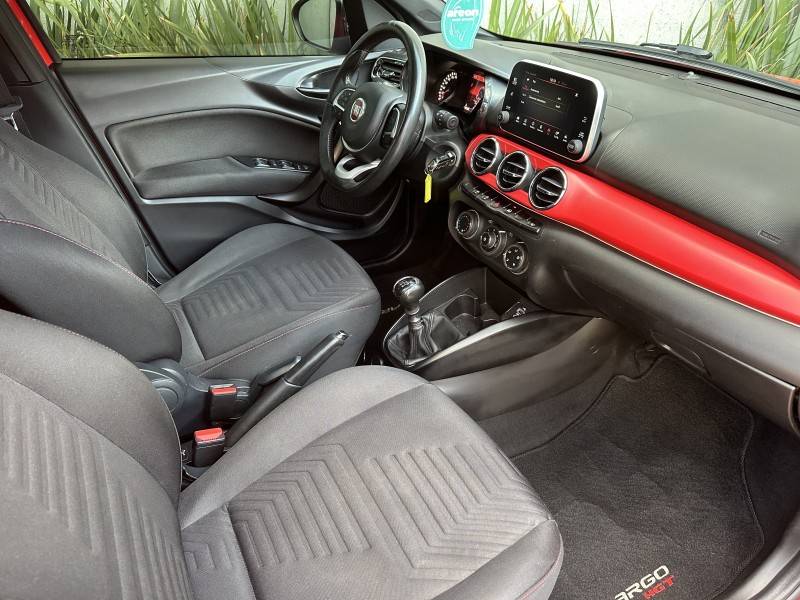 FIAT - ARGO - 2017/2018 - Vermelha - R$ 66.900,00