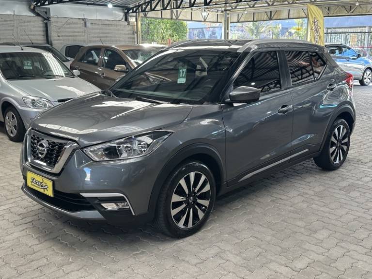 NISSAN - KICKS - 2016/2017 - Cinza - R$ 81.900,00