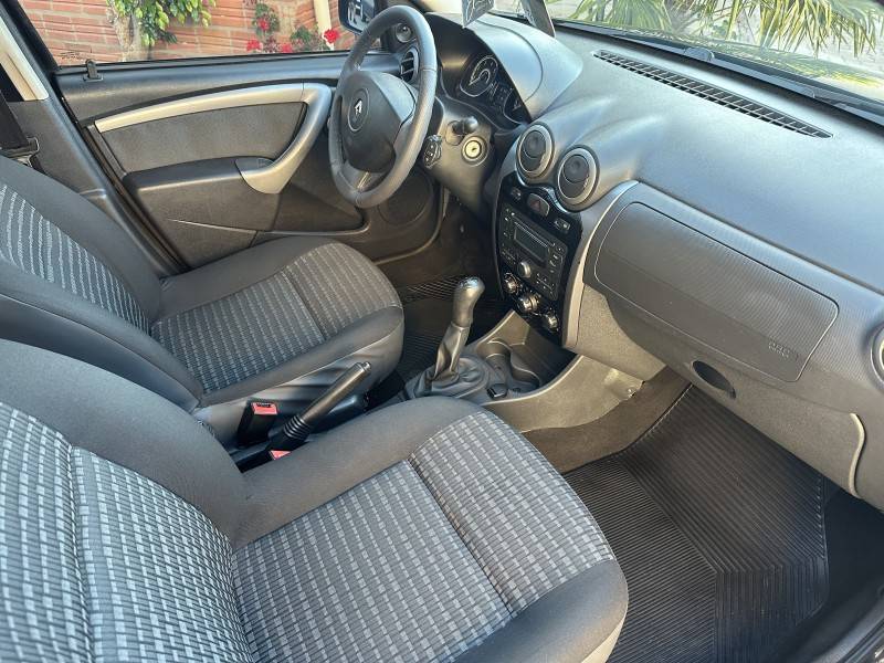 RENAULT - SANDERO - 2012/2012 - Preta - R$ 31.900,00