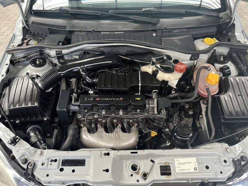 CHEVROLET - CORSA - 2007/2008 - Prata - R$ 27.800,00